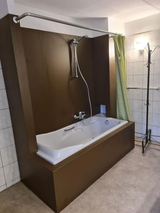 Haus Paesch Nahe See Mit Beheiztem Whirlpool/Sauna Бутгенбах Екстериор снимка