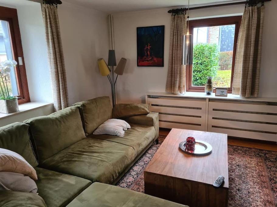 Haus Paesch Nahe See Mit Beheiztem Whirlpool/Sauna Бутгенбах Екстериор снимка